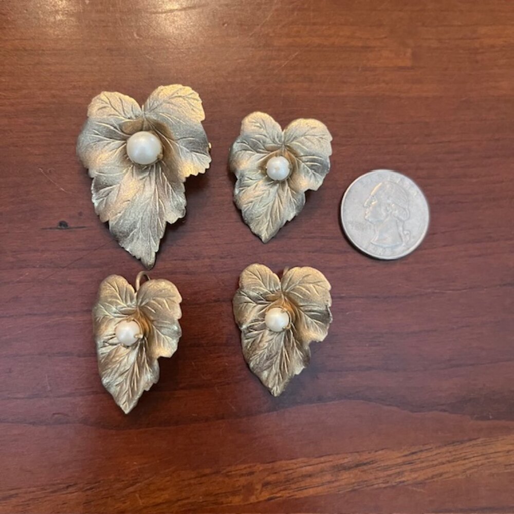 Vintage Sarah Coventry Gold Tone Faux Pearl Leaf Brooches and Earrings - Picture 7 of 8
